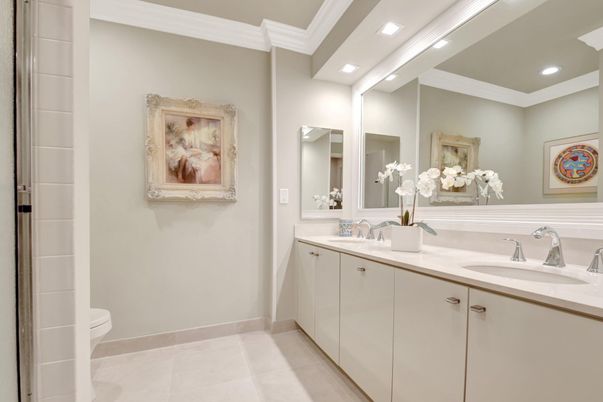 Bathroom, Dual Sink Vanities, Interior, Recessed Lighting