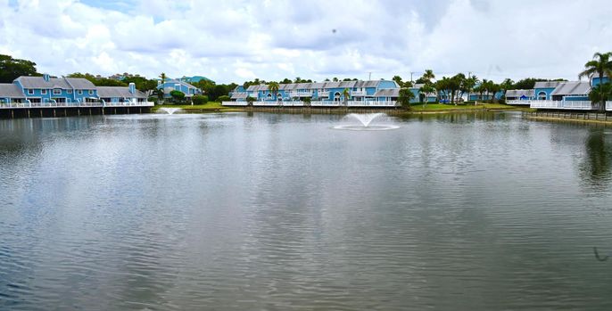 Exterior, Lake