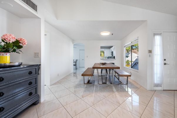 Dining room, Interior, Recessed Lighting