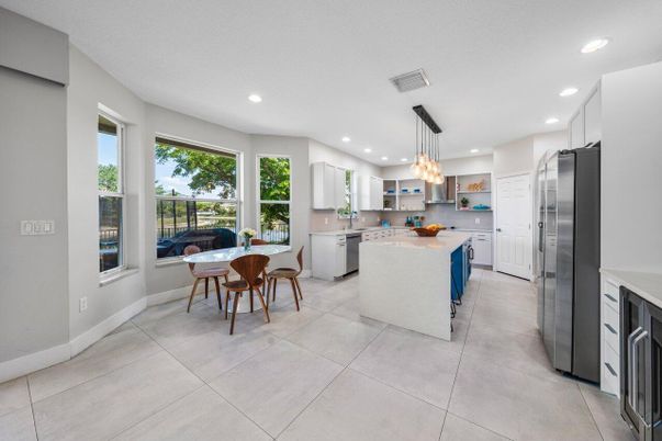 Dining room, Interior, Kitchen, Pendant Lights, Recessed Lighting, Stainless Steel Appliances