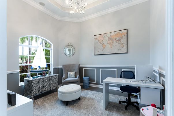 Home Office, Interior