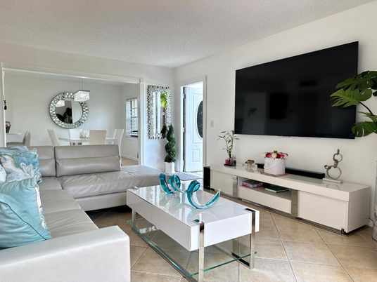 Dining room, Interior, Living room, Pendant Lights
