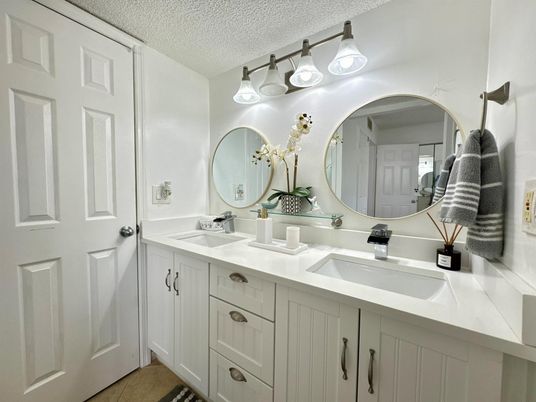 Bathroom, Dual Sink Vanities, Interior
