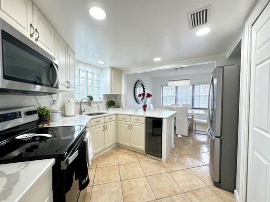 Dining room, Interior, Kitchen, Pendant Lights, Recessed Lighting