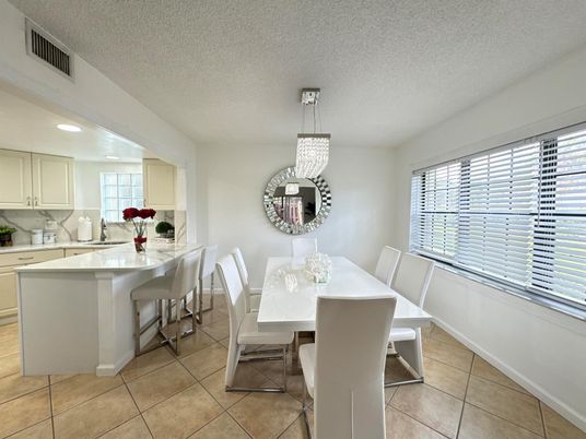 Dining room, Interior, Kitchen, Recessed Lighting