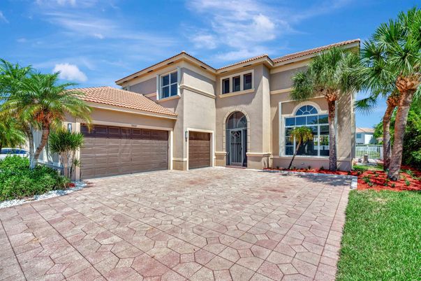 Attached, Exterior, Facade, Mediterranean