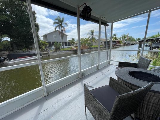 Interior, Sun Room, Water