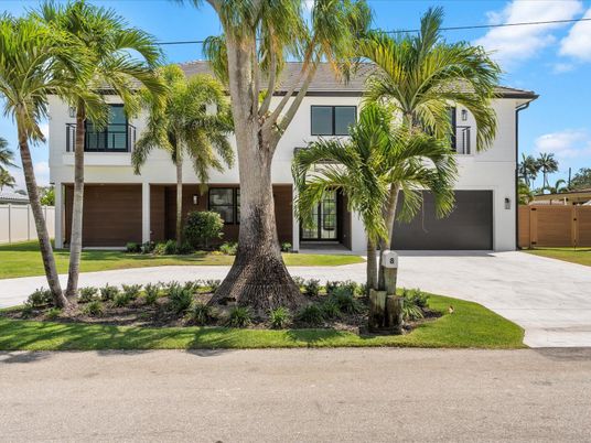 Attached, Exterior, Facade, Ranch
