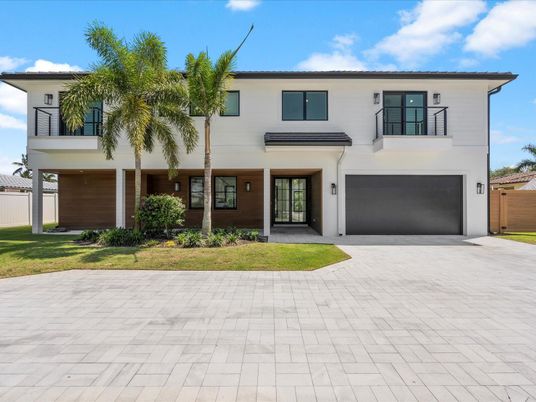 Attached, Exterior, Facade, Modern