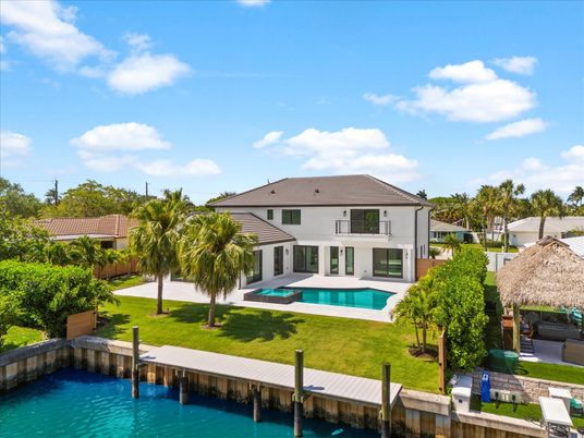 Exterior, Pool, Water