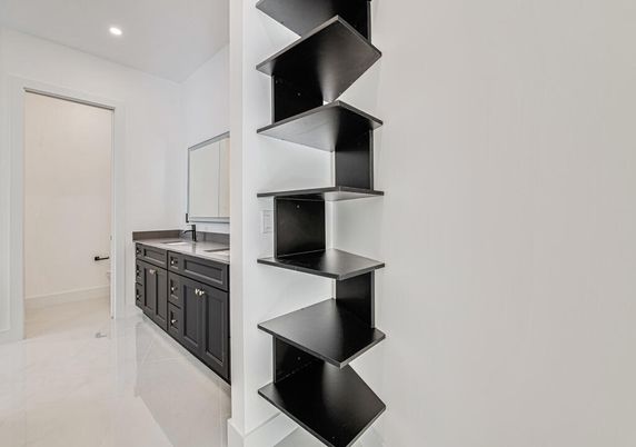 Bathroom, Dual Sink Vanities, Interior, Recessed Lighting