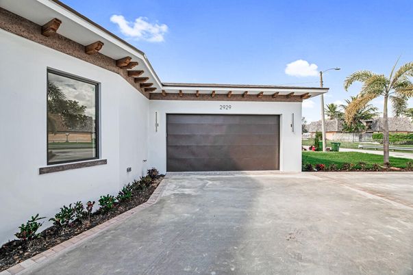 Detached Garage, Exterior