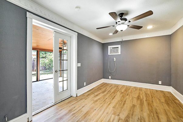 Empty room, Interior, Recessed Lighting, Wood Texture Flooring
