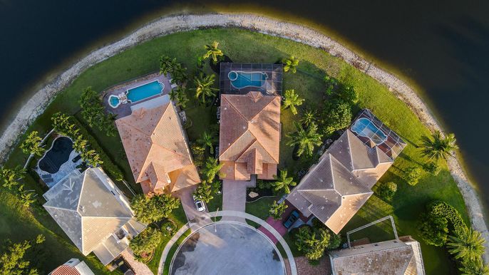Exterior, Drone