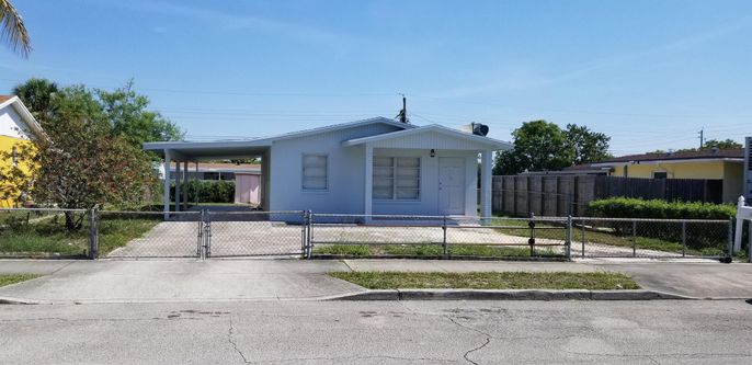 Exterior, Facade, Ranch