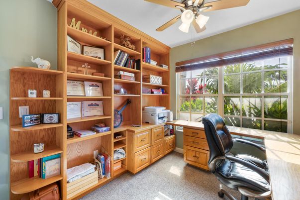Home Office, Interior