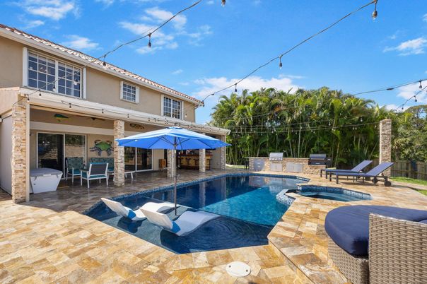 Exterior, Pool