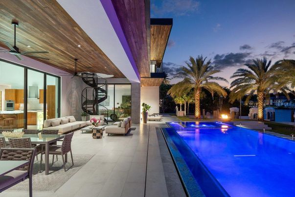 Exterior, Pool
