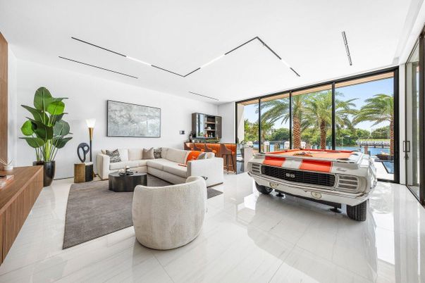 Interior, Living room, Water