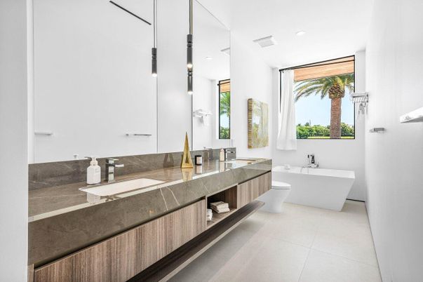 Bathroom, Dual Sink Vanities, Free Standing Baths, Interior, Pendant Lights, Recessed Lighting