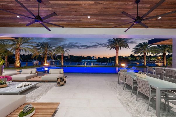 Exterior, Pool, Recessed Lighting