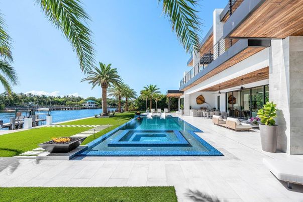 Exterior, Pool, Water