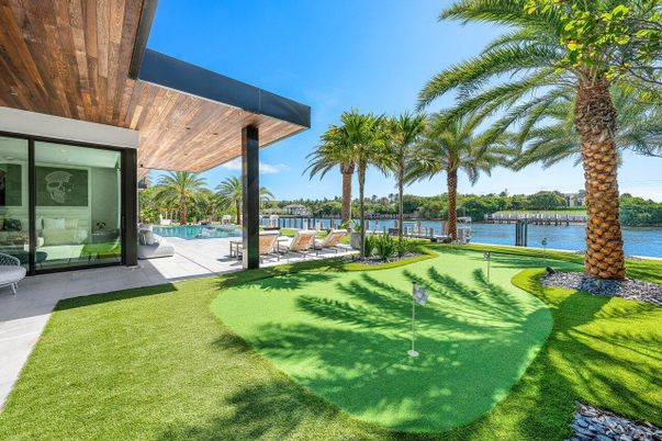 Exterior, Pool, Water