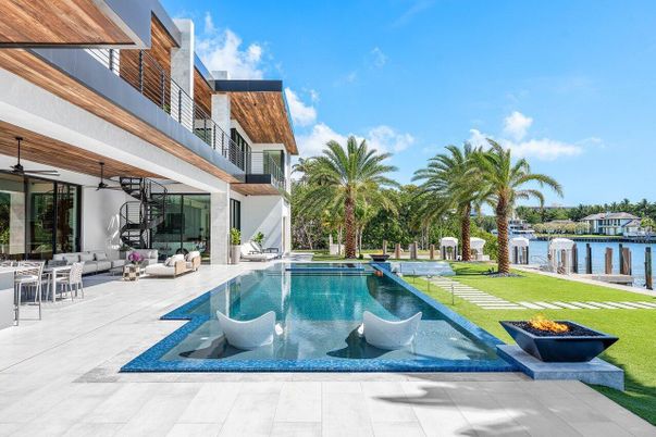 Exterior, Pool, Water