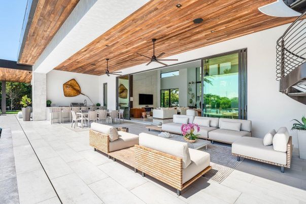 Exterior, Living room, Wooden Ceilings
