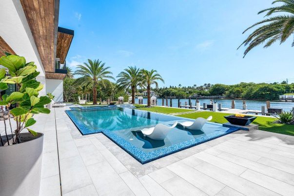 Exterior, Pool, Water