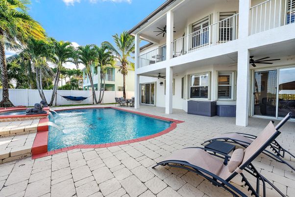 Exterior, Pool