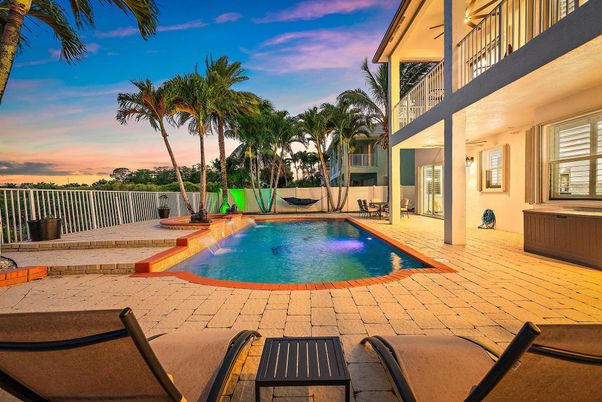 Exterior, Pool