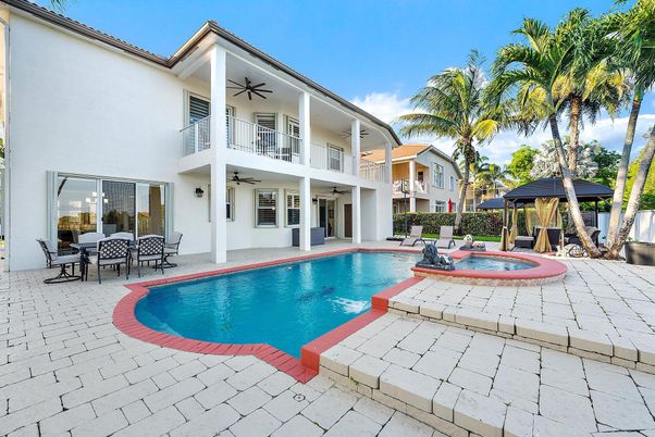 Exterior, Pool