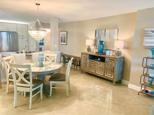 Chandelier, Dining room, Interior, Kitchen, Stainless Steel Appliances