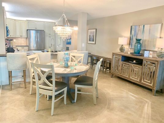 Chandelier, Dining room, Interior, Kitchen, Stainless Steel Appliances