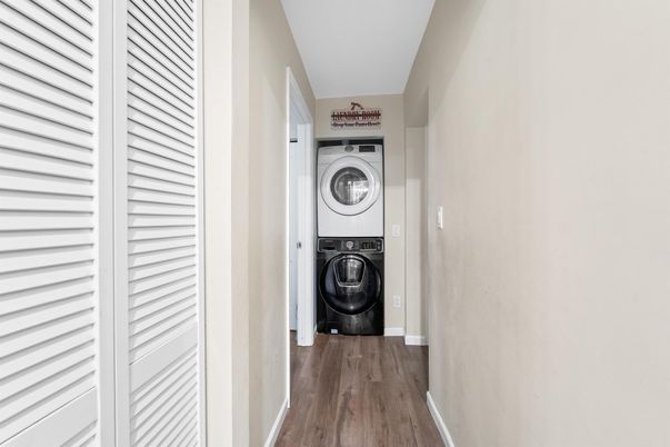 Interior, Utility Closets, Washer, Wood Texture Flooring