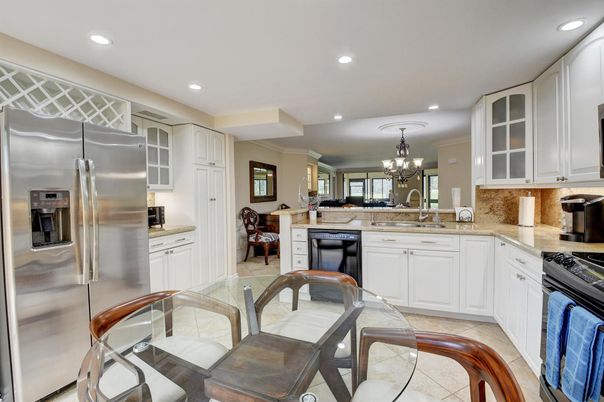 Chandelier, Dining room, Interior, Kitchen, Recessed Lighting, Stainless Steel Appliances