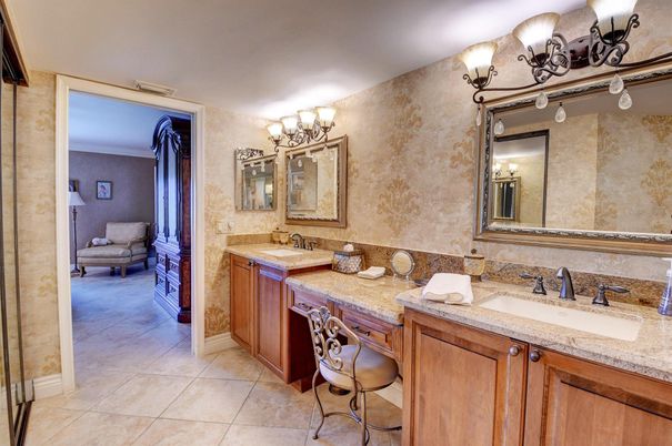 Bathroom, Dual Sink Vanities, Interior
