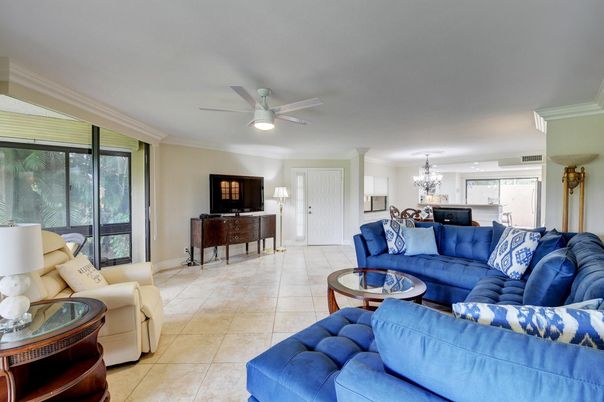 Chandelier, Dining room, Interior, Living room
