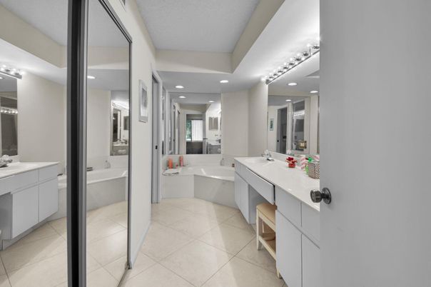 Bathroom, Dual Sink Vanities, Interior, Recessed Lighting