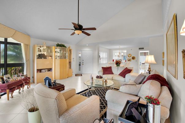 Chandelier, Dining room, Interior, Living room