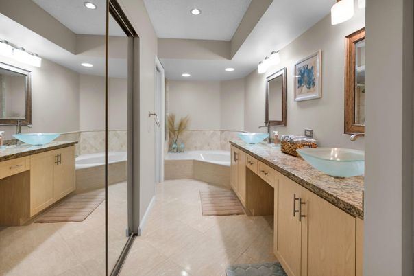 Bathroom, Dual Sink Vanities, Interior, Recessed Lighting