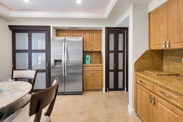 Dining room, Interior, Kitchen, Recessed Lighting, Stainless Steel Appliances