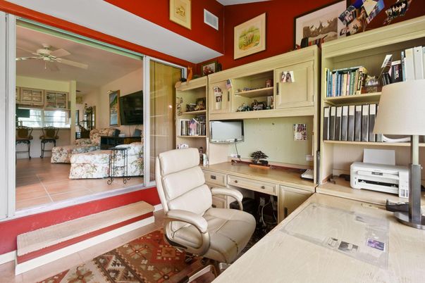 Home Office, Interior