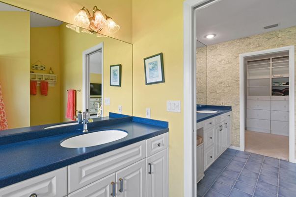 Bathroom, Dual Sink Vanities, Interior, Recessed Lighting