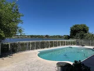 Exterior, Pool, Water