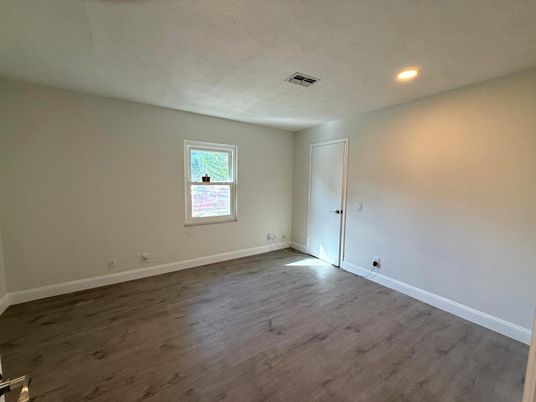 Empty room, Interior, Recessed Lighting, Wood Texture Flooring