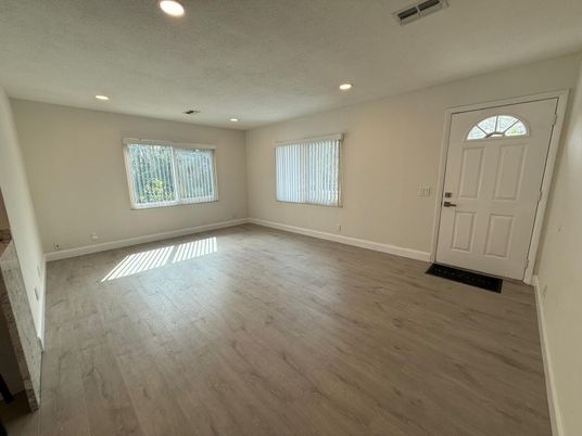 Empty room, Interior, Recessed Lighting, Wood Texture Flooring