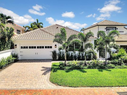 Attached, Exterior, Facade, Mediterranean