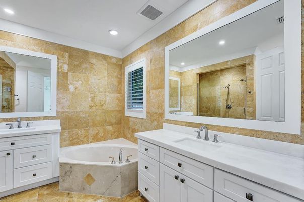 Bathroom, Dual Sink Vanities, Interior, Recessed Lighting